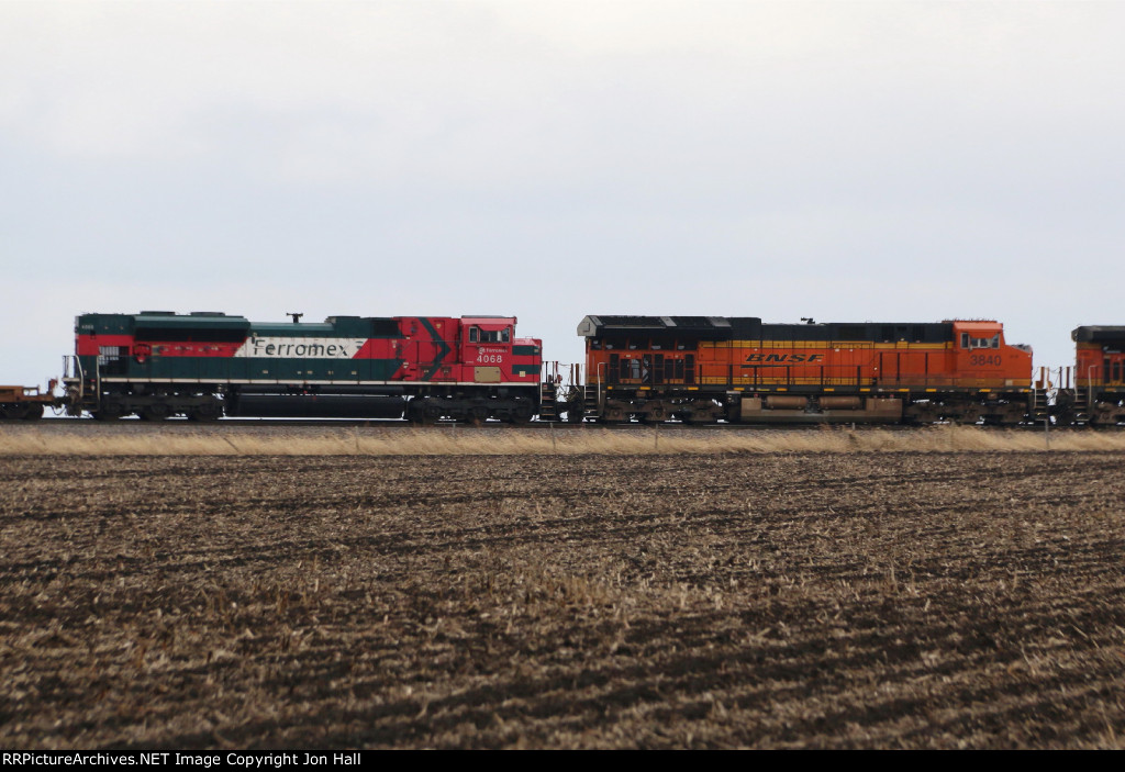 BNSF 3840 & FXE 4068